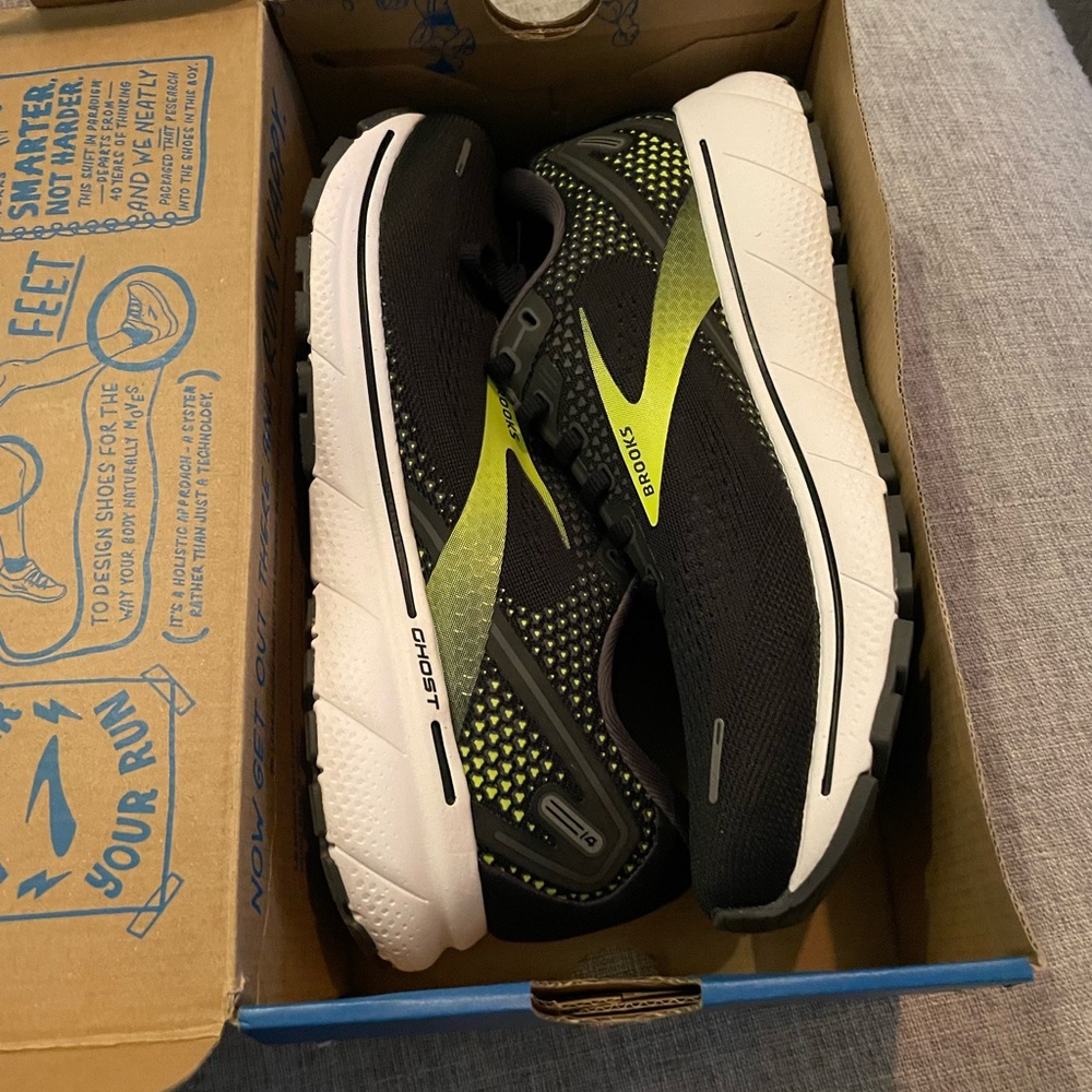 Men’s Brooks Ghost 14 running shoes sz 8 only tried on